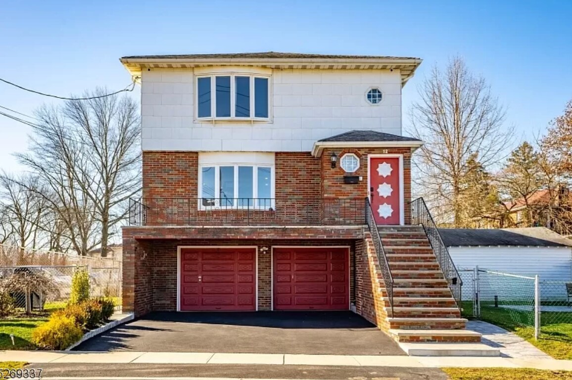 Primary Photo - 12 Regina St