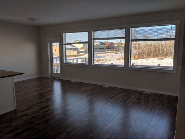 Photo du bâtiment - 1624-16287 87 Ave