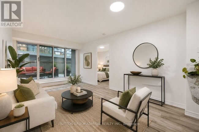 Building Photo - 30 Grand Trunk Crescent