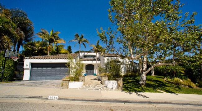 Building Photo - 3614 Malibu Country Dr