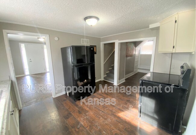 Building Photo - 204 SW Macvicar Ave