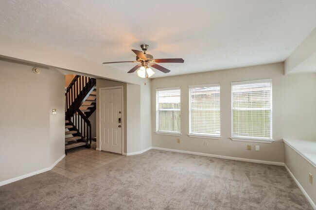 Foto del edificio - 16602 Quiet Trail Dr