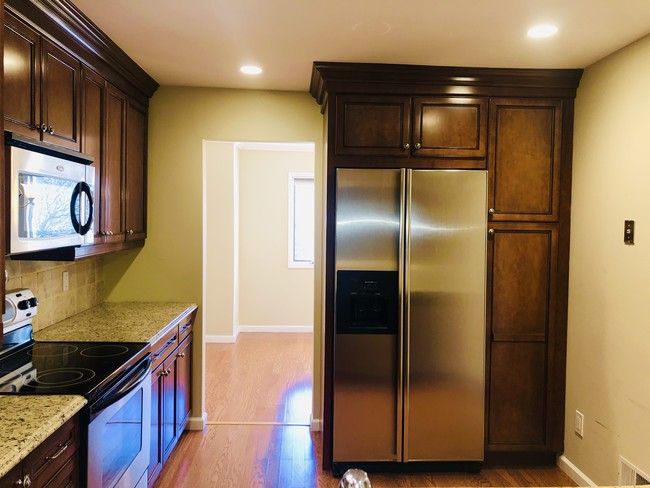 Kitchen - 301 Kensington Way