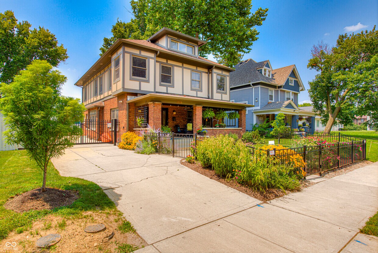 Foto principal - 2528 Broadway St