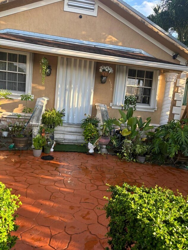 Foto principal - 1176 NW 38th St