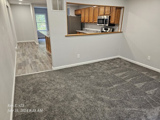 Foto del edificio - 26154 Rogers Rd