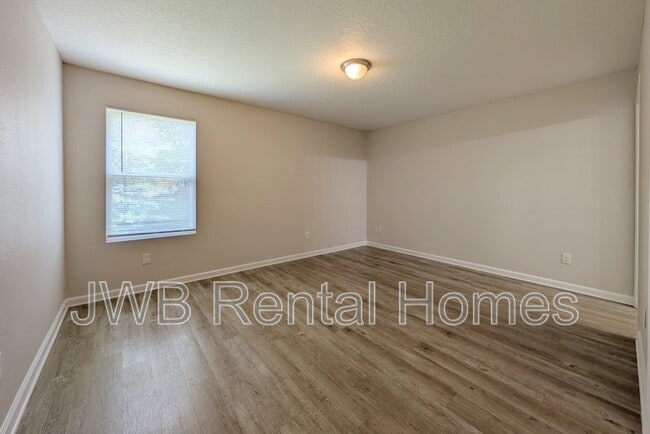 Building Photo - 8749 Dandy Ave