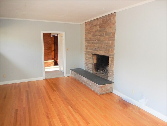 Building Photo - 106 Byron Pl
