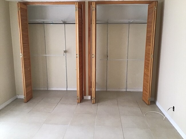 Building Photo - 1750 W 46th St