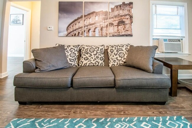 Building Photo - Holiday Special! Midtown 1BR – $795/mo – Pet Friendly