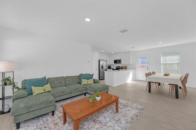 Foto del edificio - 353 Marty Allen Lp