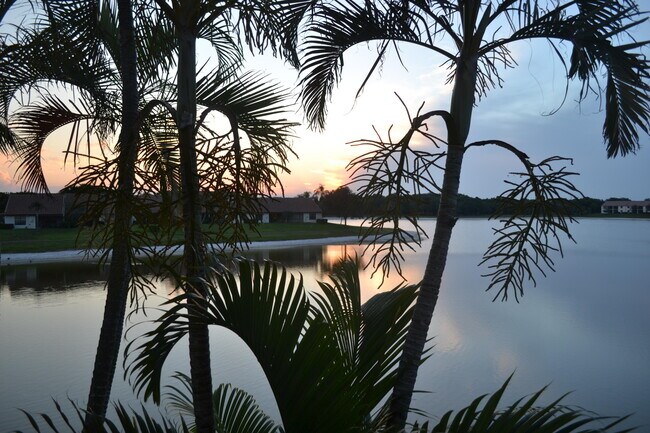 Foto del edificio - 3050 Norwood Pl