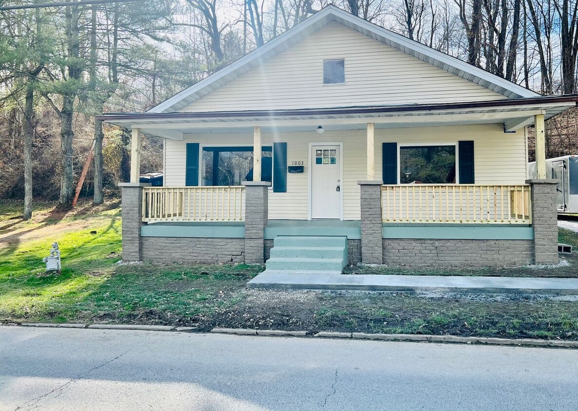 Primary Photo - 3 Bed / 1 Bath Home Downtown Corbin