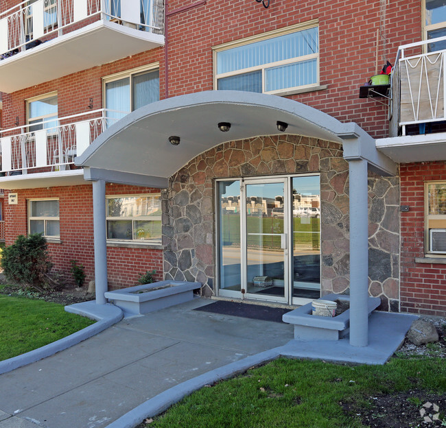 Building Photo - 710 Lawrence Road