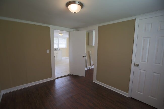 Building Photo - Charming 2-Bedroom Home in an Excellent Location – Priced to Move!