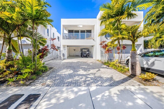 Foto del edificio - 817 NE 17th Way