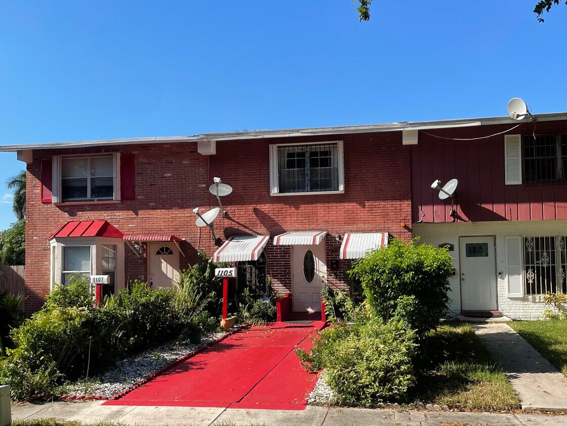 Primary Photo - 1105 35th St
