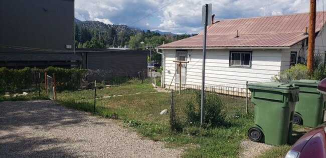 Building Photo - Downtown Durango 2 Bed/1 Bath with One-Car...
