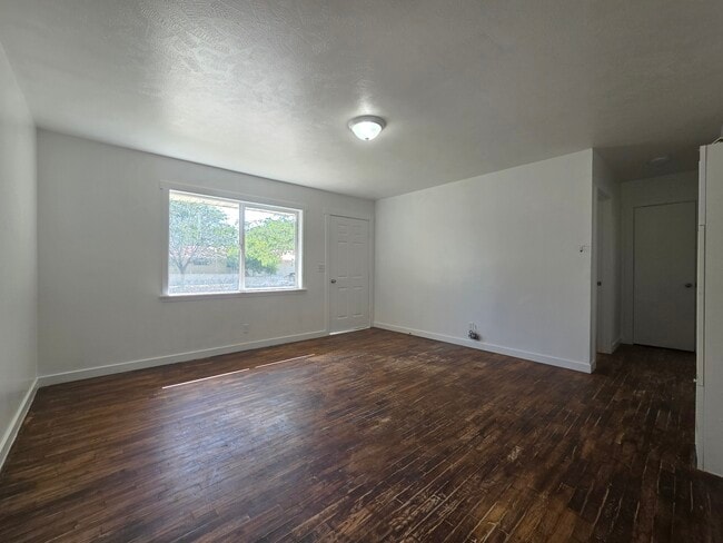 Building Photo - B-Cozy Villa Apartments