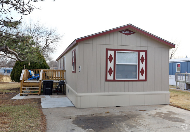 Building Photo - Heritage Oaks