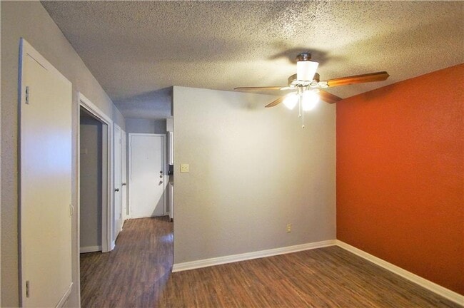Building Photo - 1320 Southport Dr