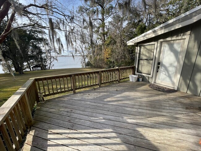 Foto del edificio - 6621 Purvis Rd