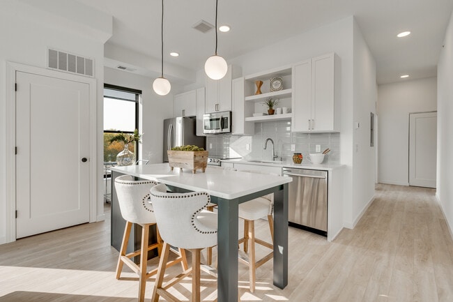 Building Photo - Linden Flats