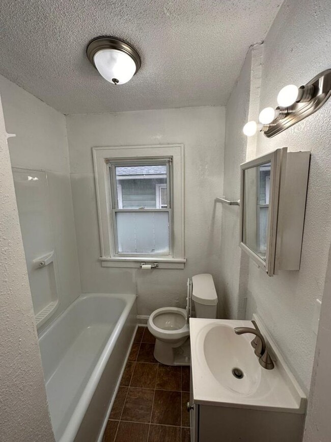 Foto del edificio - 3041 E 59th St