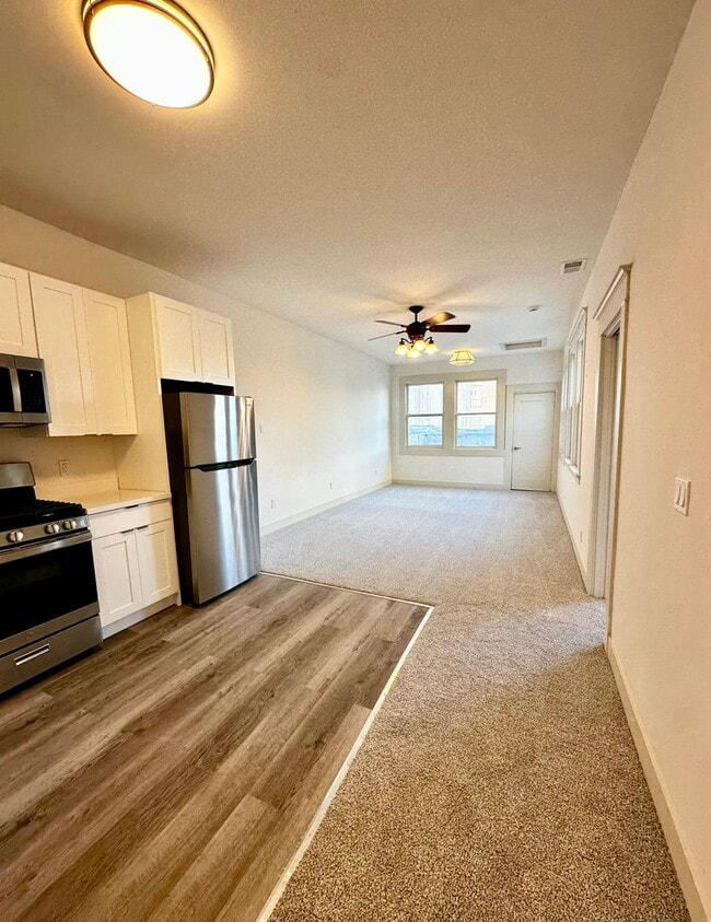 Building Photo - Beautiful 3 bedroom 2 bath flat in the Exc...