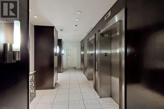 Photo du bâtiment - 36 Lee Centre Dr