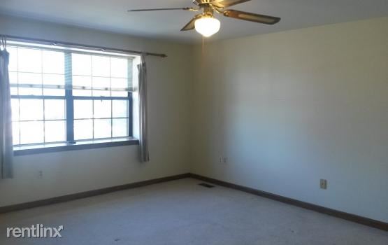 Building Photo - 2147 Hickory Leaf Ct N
