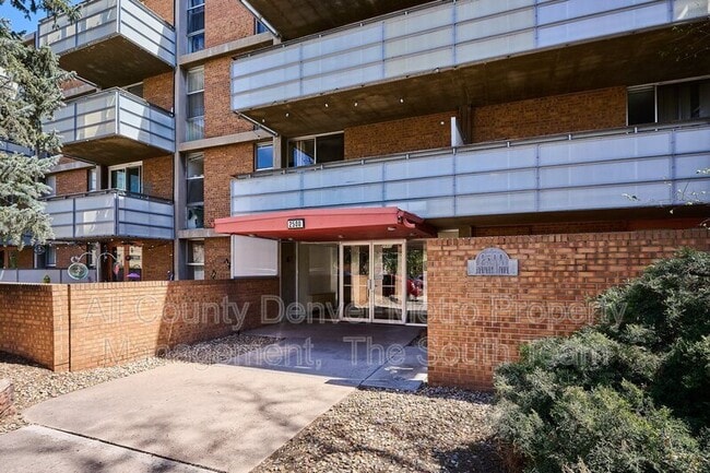 Building Photo - 2500 S York St