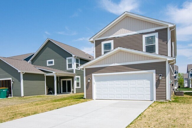 Building Photo - 2606 Plano Dr