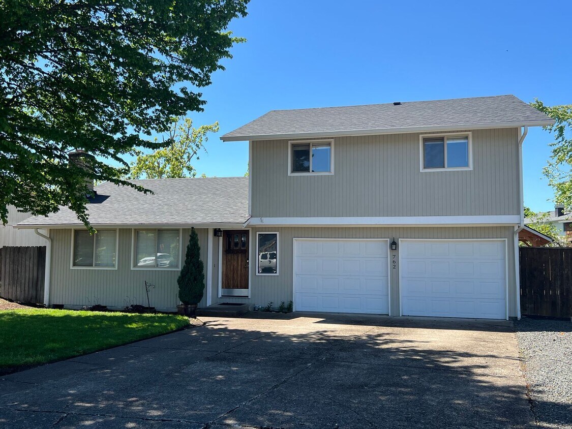 Primary Photo - 3 Bedroom / 2.5 Bath Home located in Sprin...