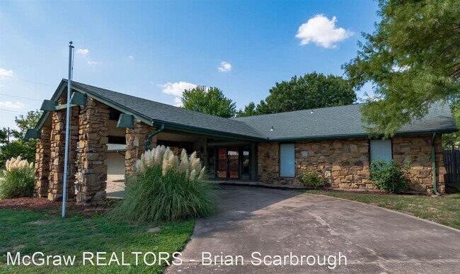 Building Photo - 4 br, 2 bath House - 4913 E. 75th St.