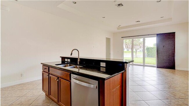 Foto del edificio - 8343 NW 121st Way