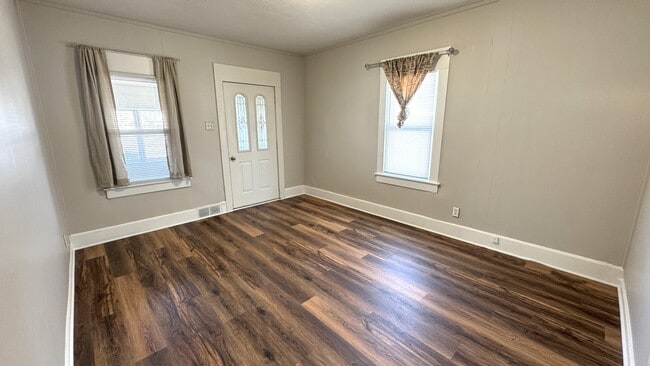 Building Photo - 321 E Tennessee St