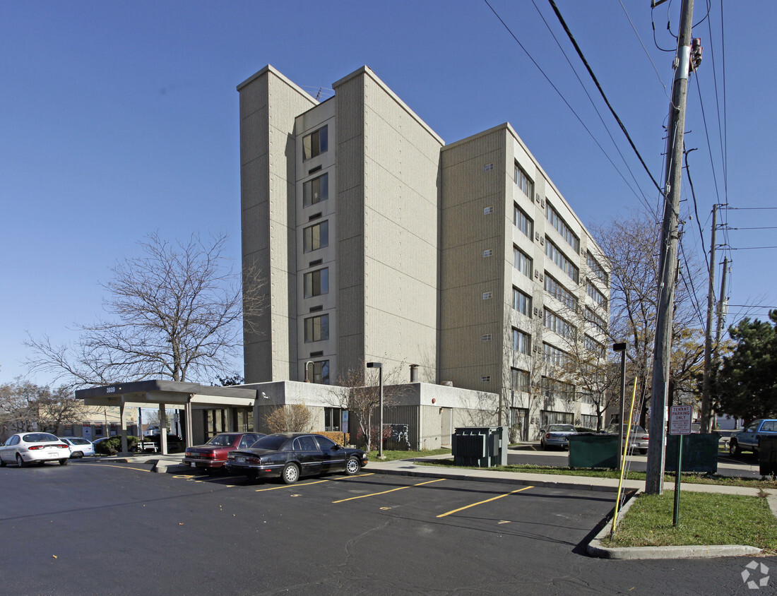 Primary Photo - Congress Apartments