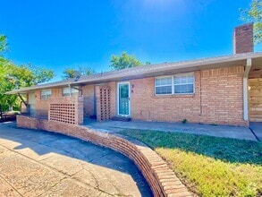 Building Photo - 6336 N Villa Ave