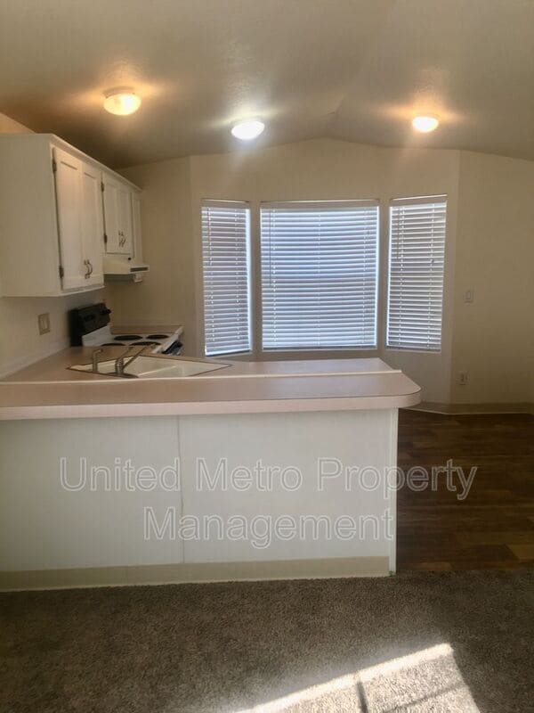 Building Photo - 16063 Maricopa Dr