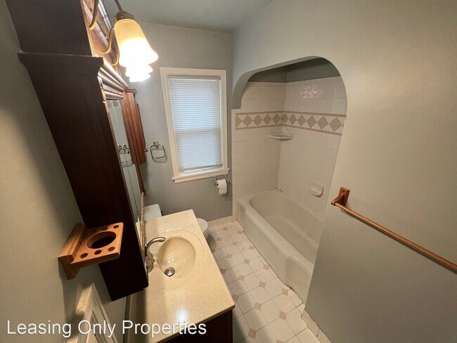 Foto del edificio - 3 br, 1 bath House - 3600 22nd Avenue