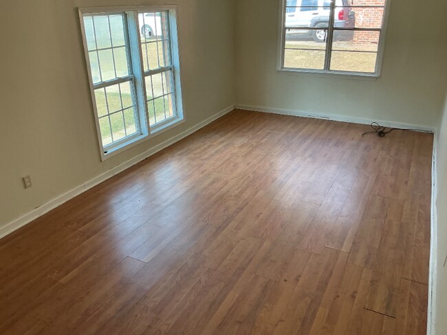 Foto del edificio - 3656 Surrey Ln