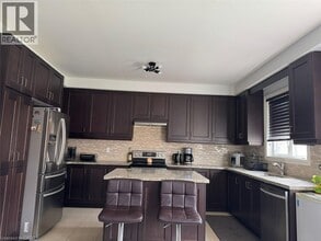 Building Photo - 5540 Meadowcrest Ave