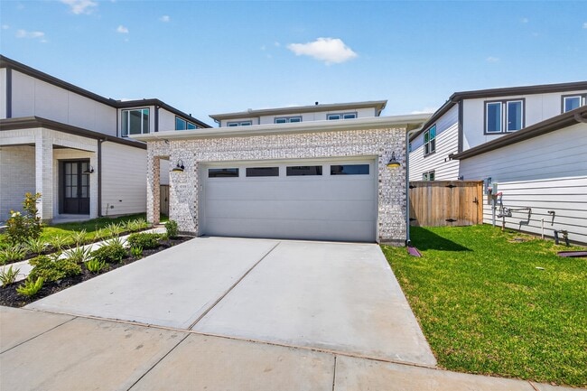 Building Photo - 704 Sonfield Dr