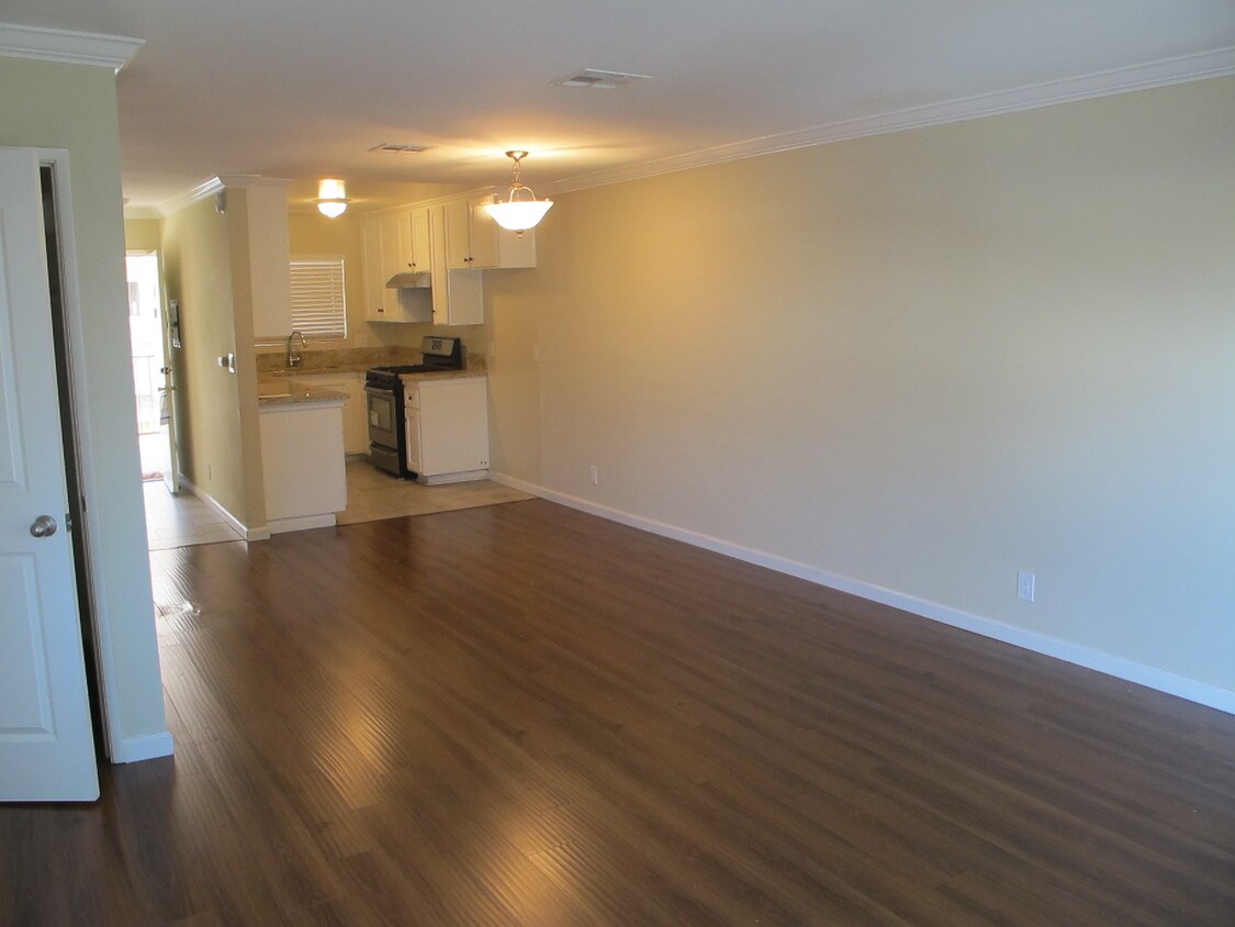 Primary Photo - 221 N Cedar St