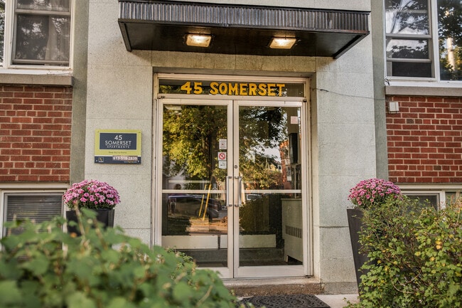 Building Photo - Golden Triangle Apartments