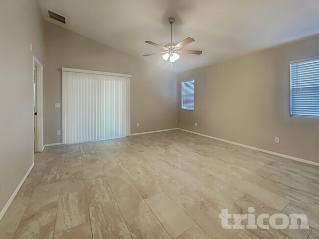 Foto del edificio - 25738 W St Catherine Ave