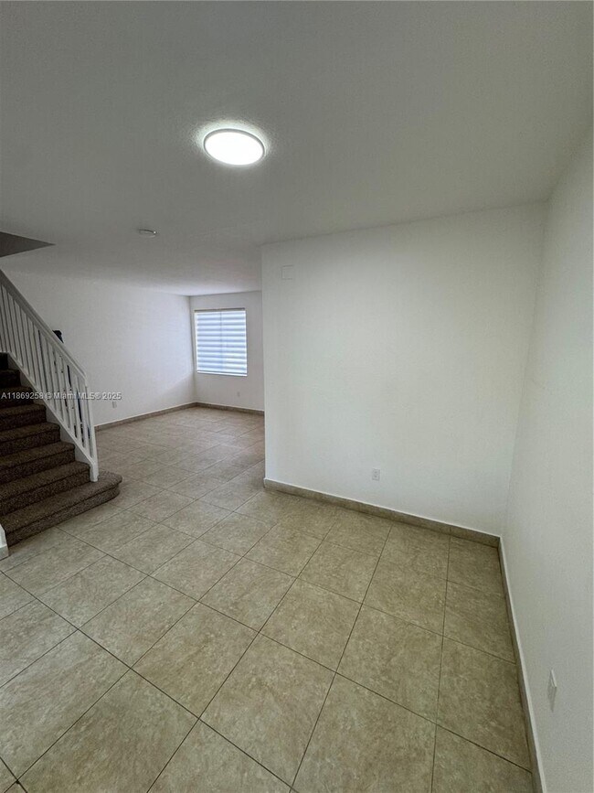 Building Photo - 2523 SE 15th Pl