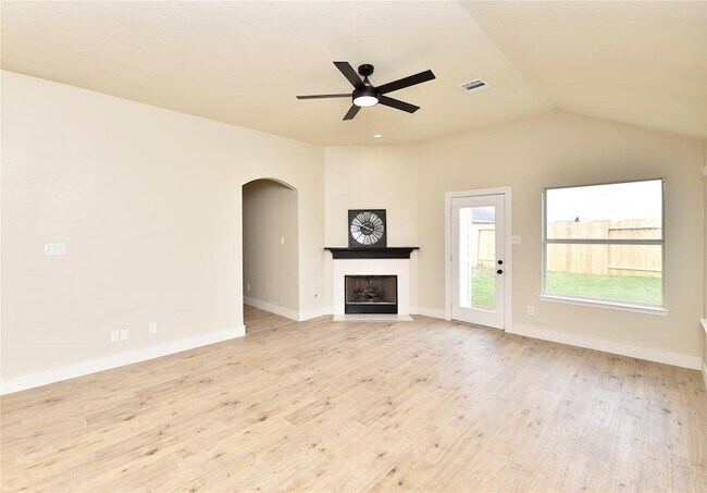 Foto del edificio - 7715 Butler Lakes Ct
