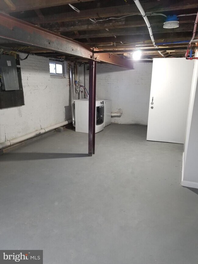Building Photo - 2852 Nottingham Way